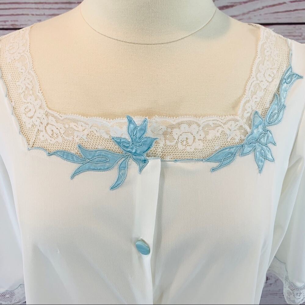 Cream and blue robe vintage button front lace - Picture 5 of 14